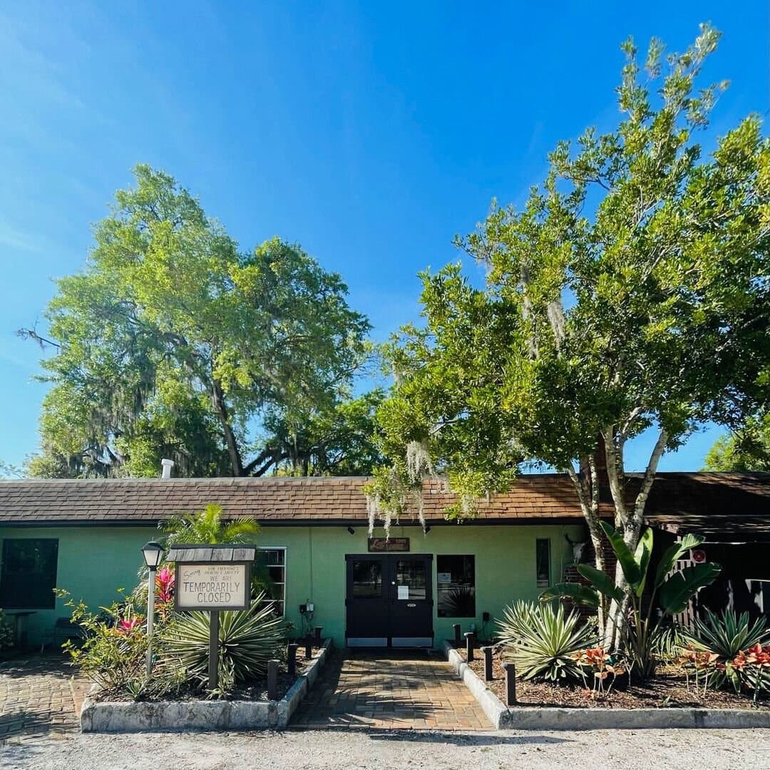 Linger Lodge under the oak canopy